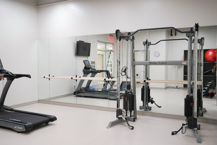 gym wall mirror